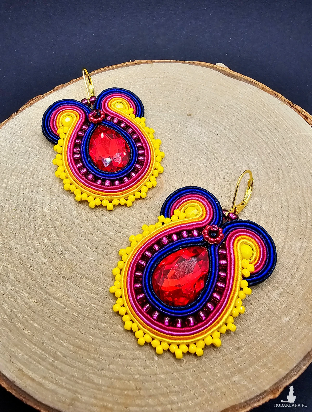 Kolorowe  błyszczące kolczyki sutasz